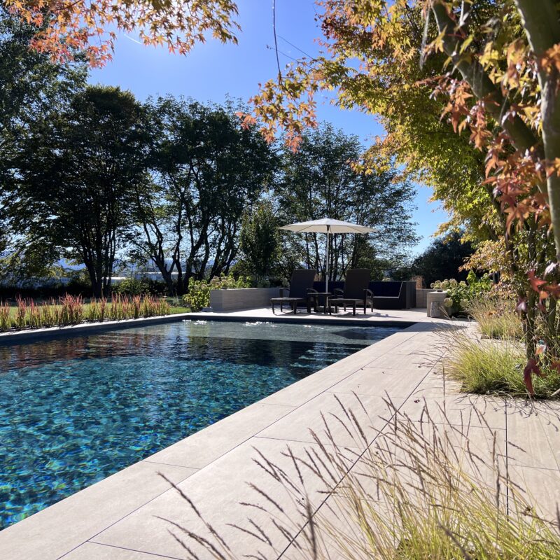 Natursteinpool